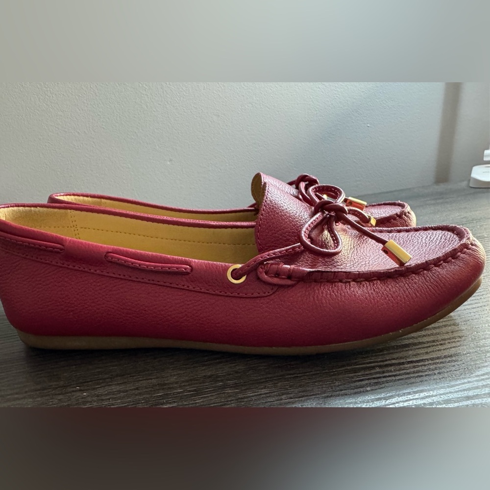 EUC Michael Kors Logo Red Leather Flat Loafers Shoes Size 8,5 M Bow - Picture 5 of 7